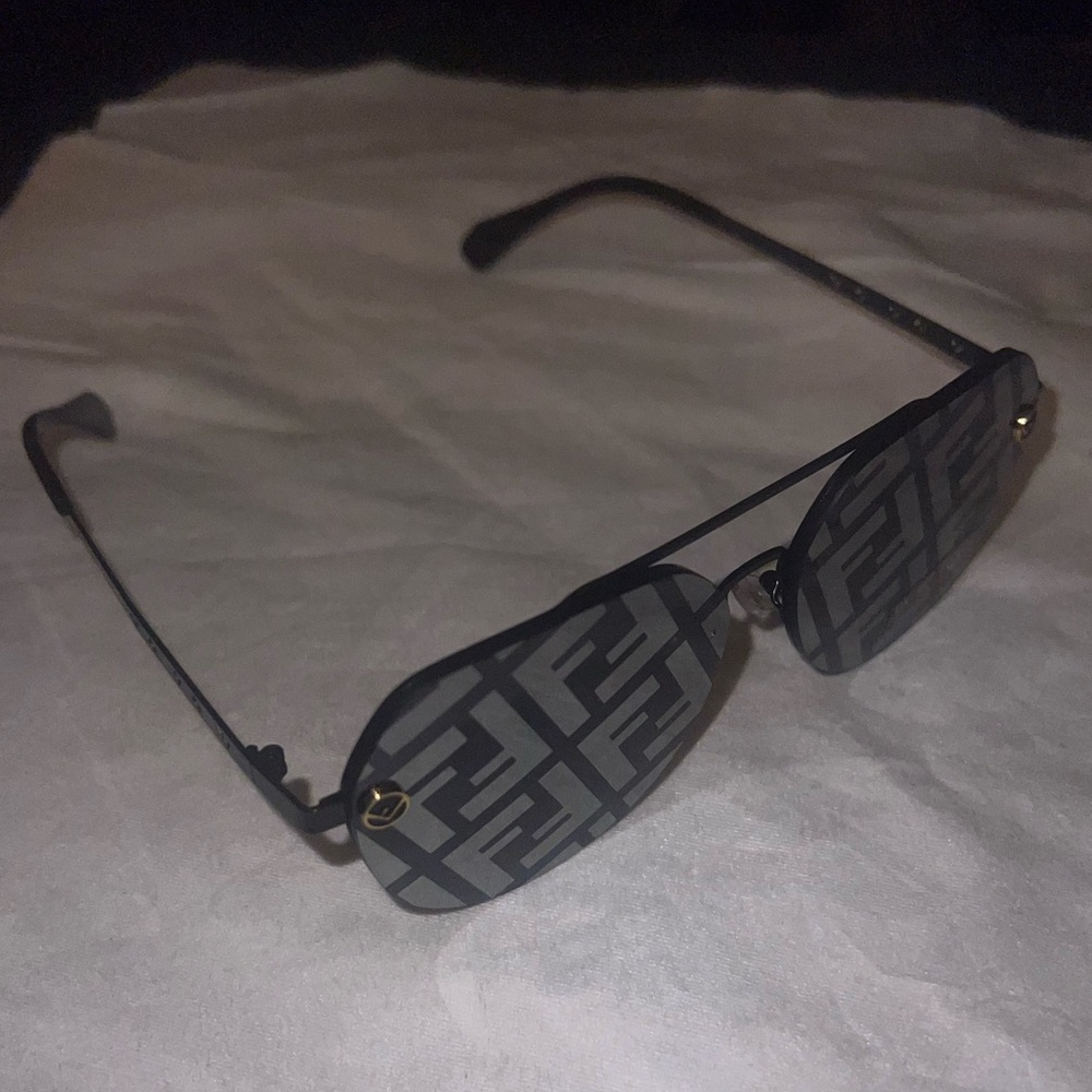 F black mono  sunglasses